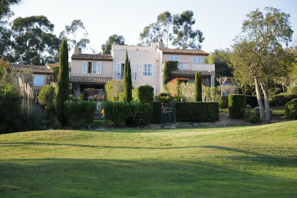 Charmantes Haus Im Golf Club Saint Tropez Zewnętrze zdjęcie
