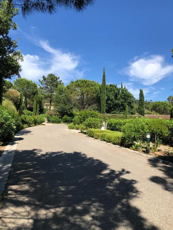 Charmantes Haus Im Golf Club Saint Tropez Zewnętrze zdjęcie